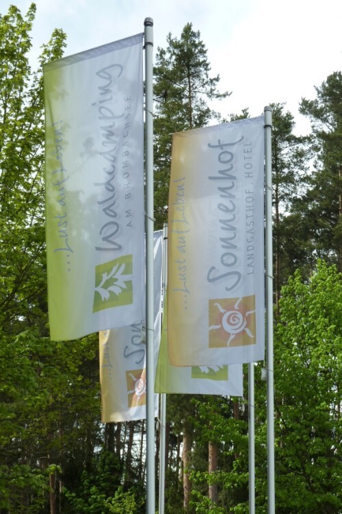 Fahnen für Masten mit Ausleger