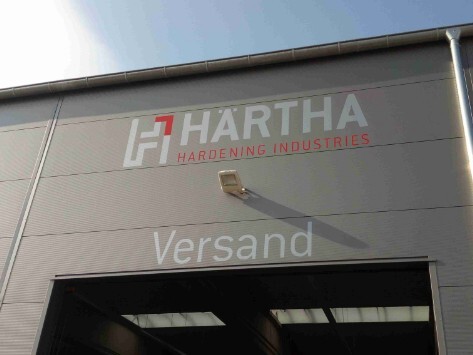 Halle Härtha Weißenburg beklebt