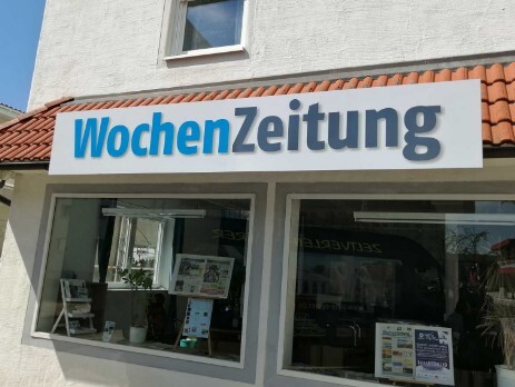 Neue Schilder auf bestehendes Trägersystem ohne bohren